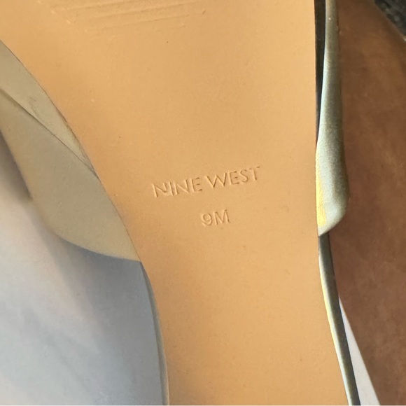 NIB Nine West Wilia Platform Heels in Gold - Sz 9 - Picture 11 of 12